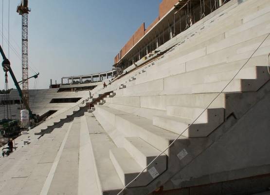 Előregyártott beton elemek BarChip 48 szintetikus szálerősítéssel, Nagyerdei Stadion, Debrecen